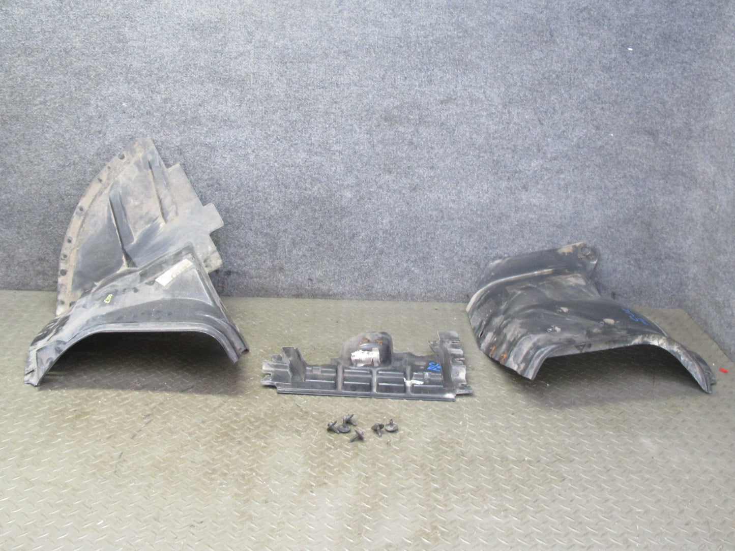 91-96 Chevrolet Corvette C4 Front Left Fender Liner Splash Shield Guard OEM