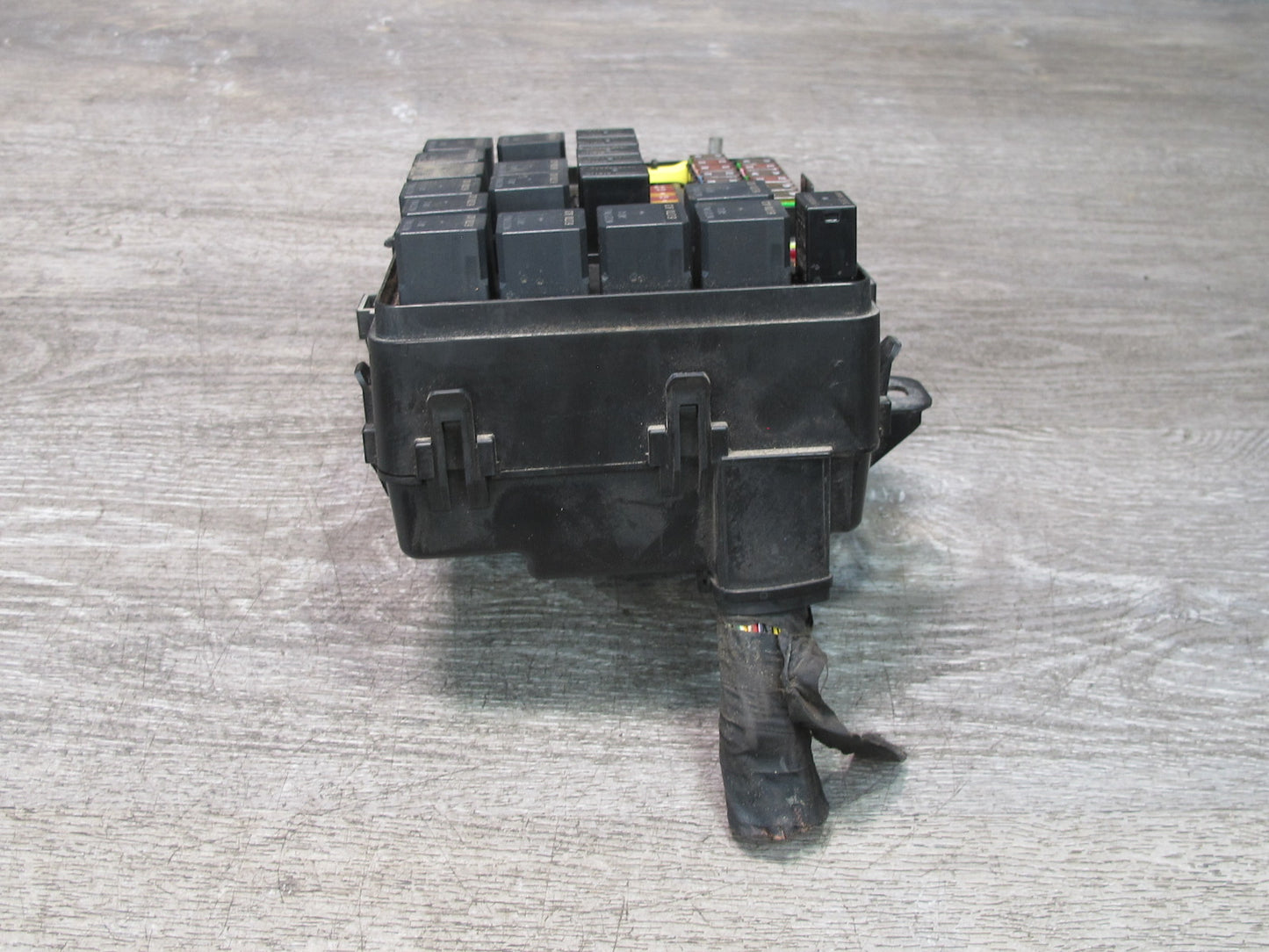 2017-2020 Maserati Levante M161 3.0L Engine Bay Fuse Relay Junction Block Box