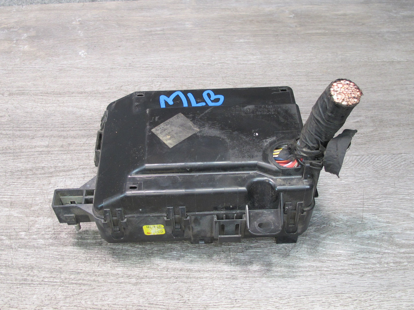 2017-2020 Maserati Levante M161 3.0L Engine Bay Fuse Relay Junction Block Box