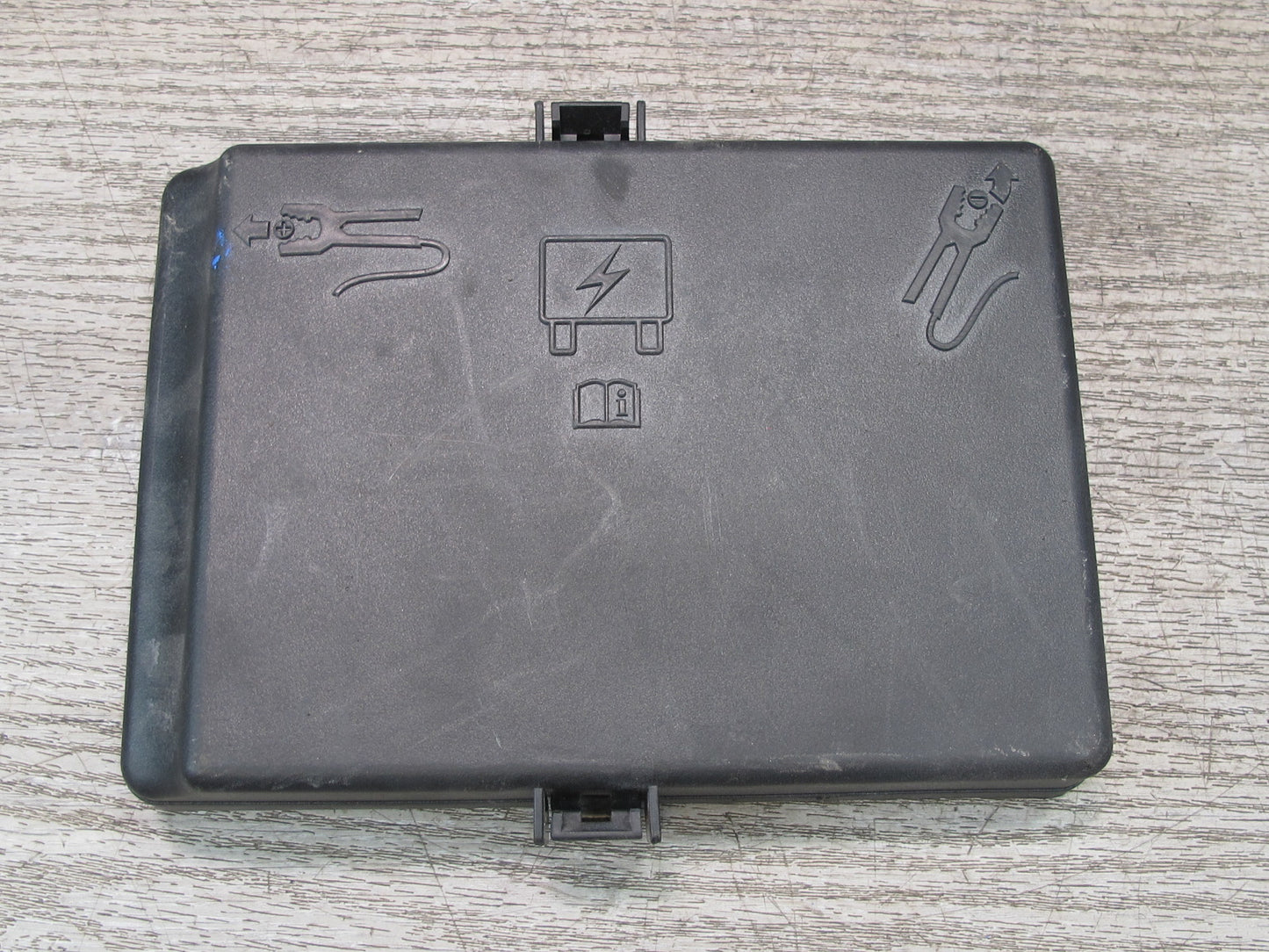 2017-2020 Maserati Levante M161 3.0L Engine Bay Fuse Relay Junction Block Box