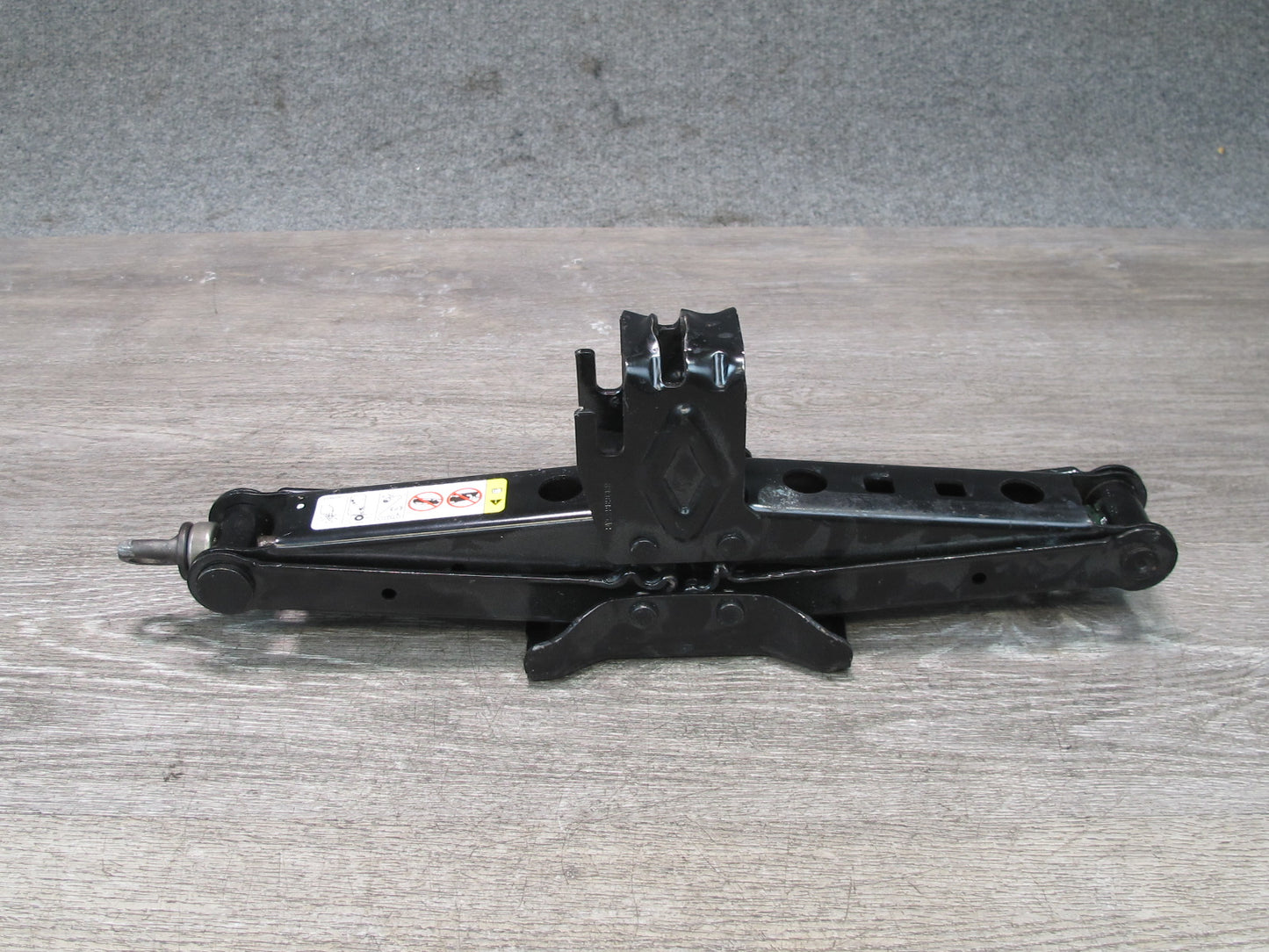 2017-2020 Maserati Levante M161 Emergency Spare Tire Scissors Jack