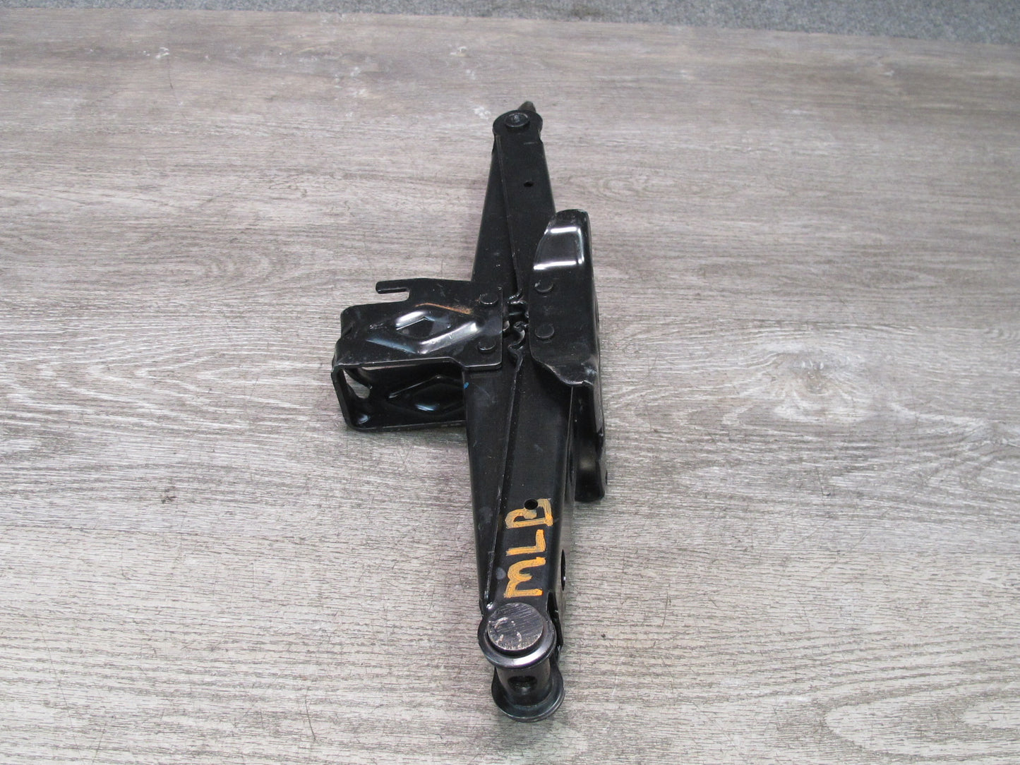 2017-2020 Maserati Levante M161 Emergency Spare Tire Scissors Jack