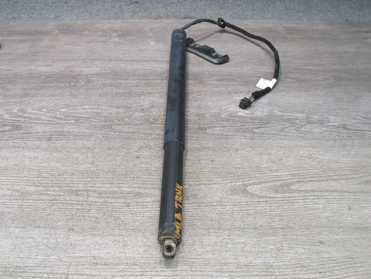 2017-2020 Maserati Levante M161 Rear Trunk Lid Liftgate Shock Strut Set of 2