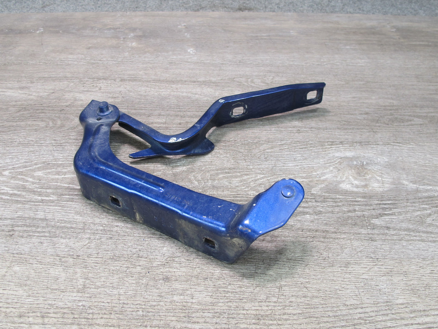 2017-2020 Maserati Levante M161 Front Left & Right Side Hood Hinge Support Set