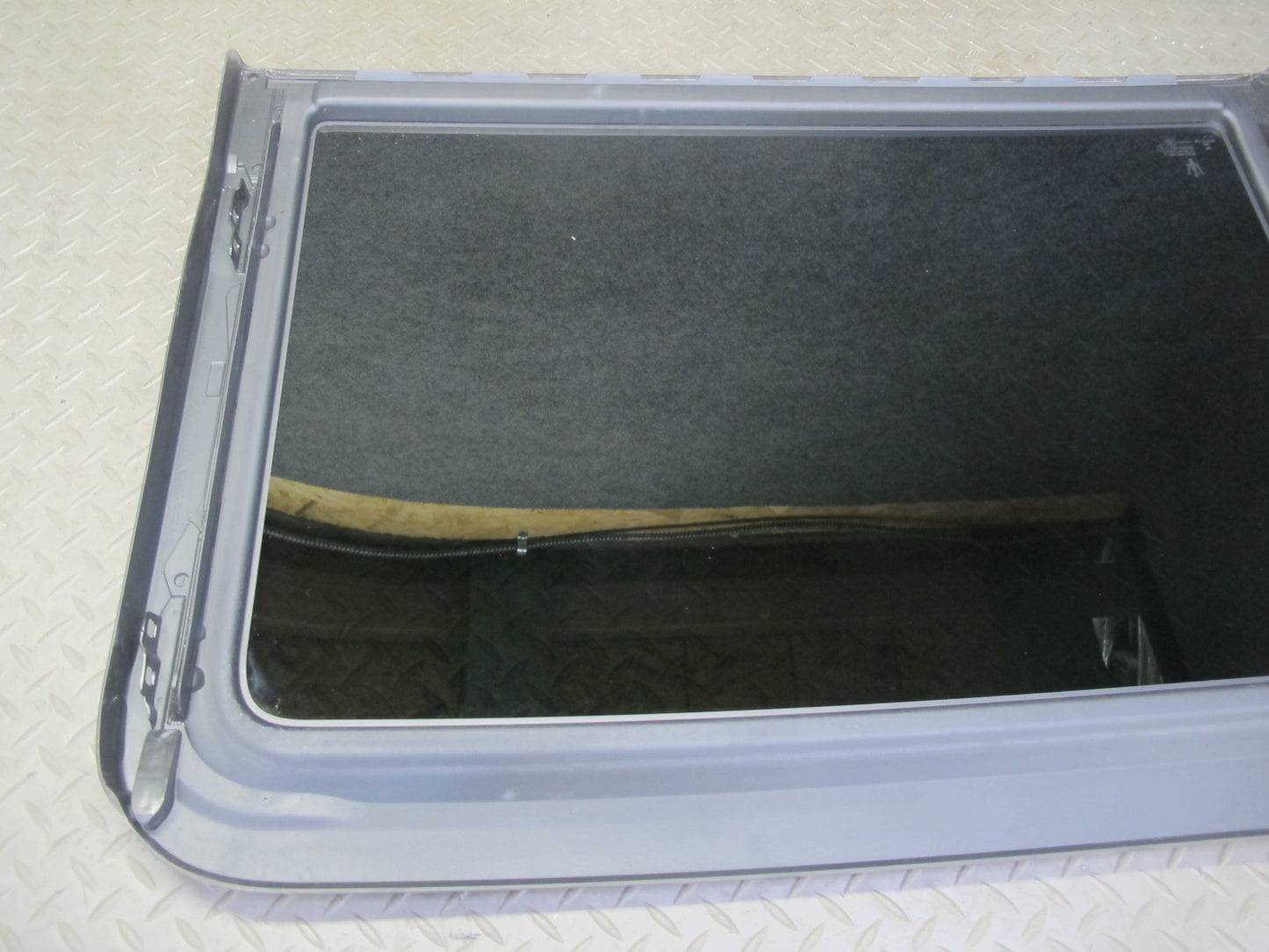 2017-2020 Maserati Levante M161 Front Sunroof Glass Window Panel 6114134