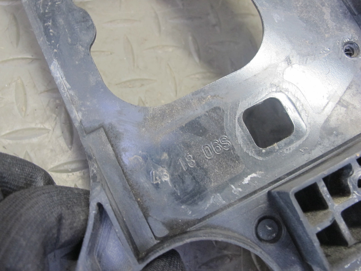 2015-2018 Porsche Macan Front Left Intercooler Mount Bracket Support 95B805295