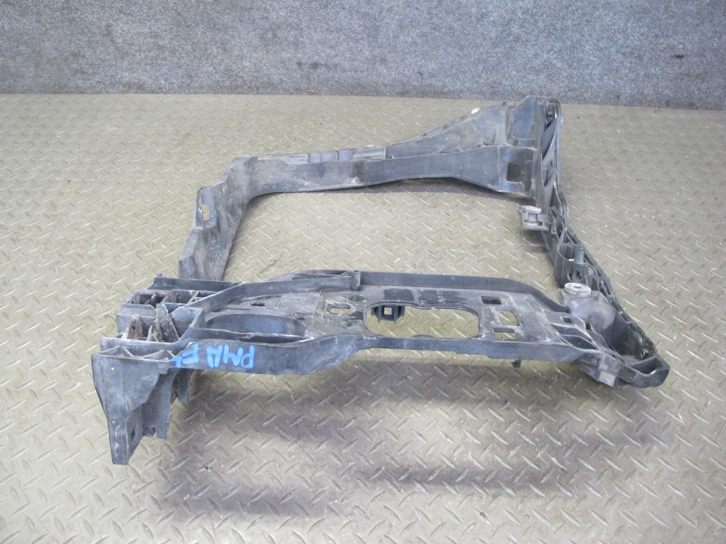 2015-2018 Porsche Macan Front Left Intercooler Mount Bracket Support 95B805295