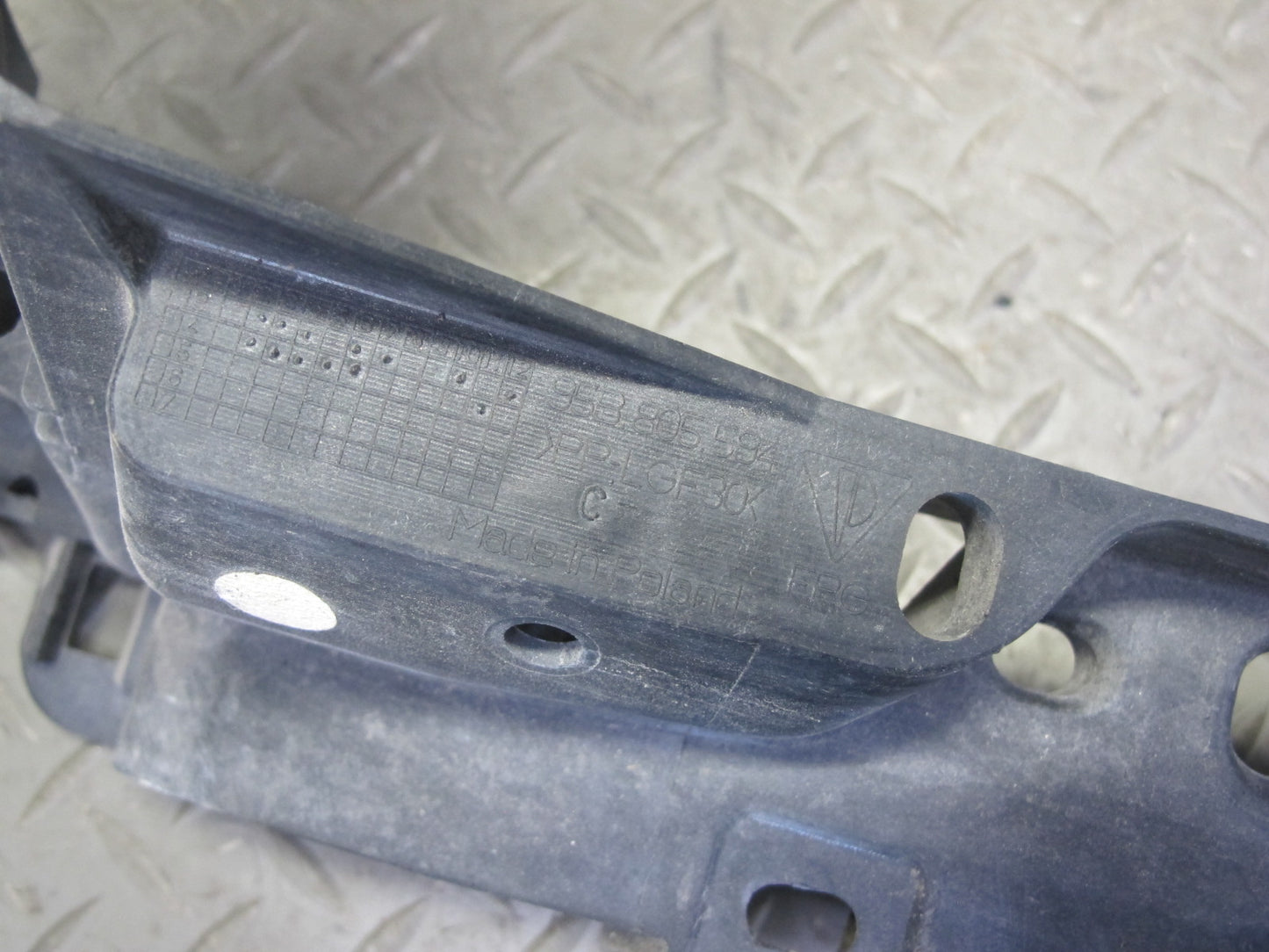 2015-2018 Porsche Macan Front Right Intercooler Mount Bracket Support 95B805594