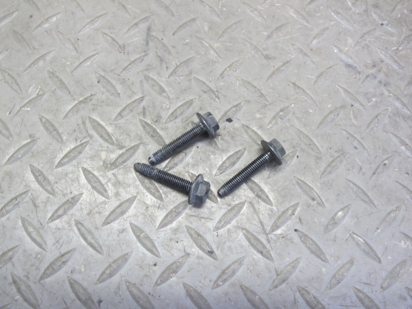 2015-2018 Porsche Macan Front Right Intercooler Mount Bracket Support 95B805594