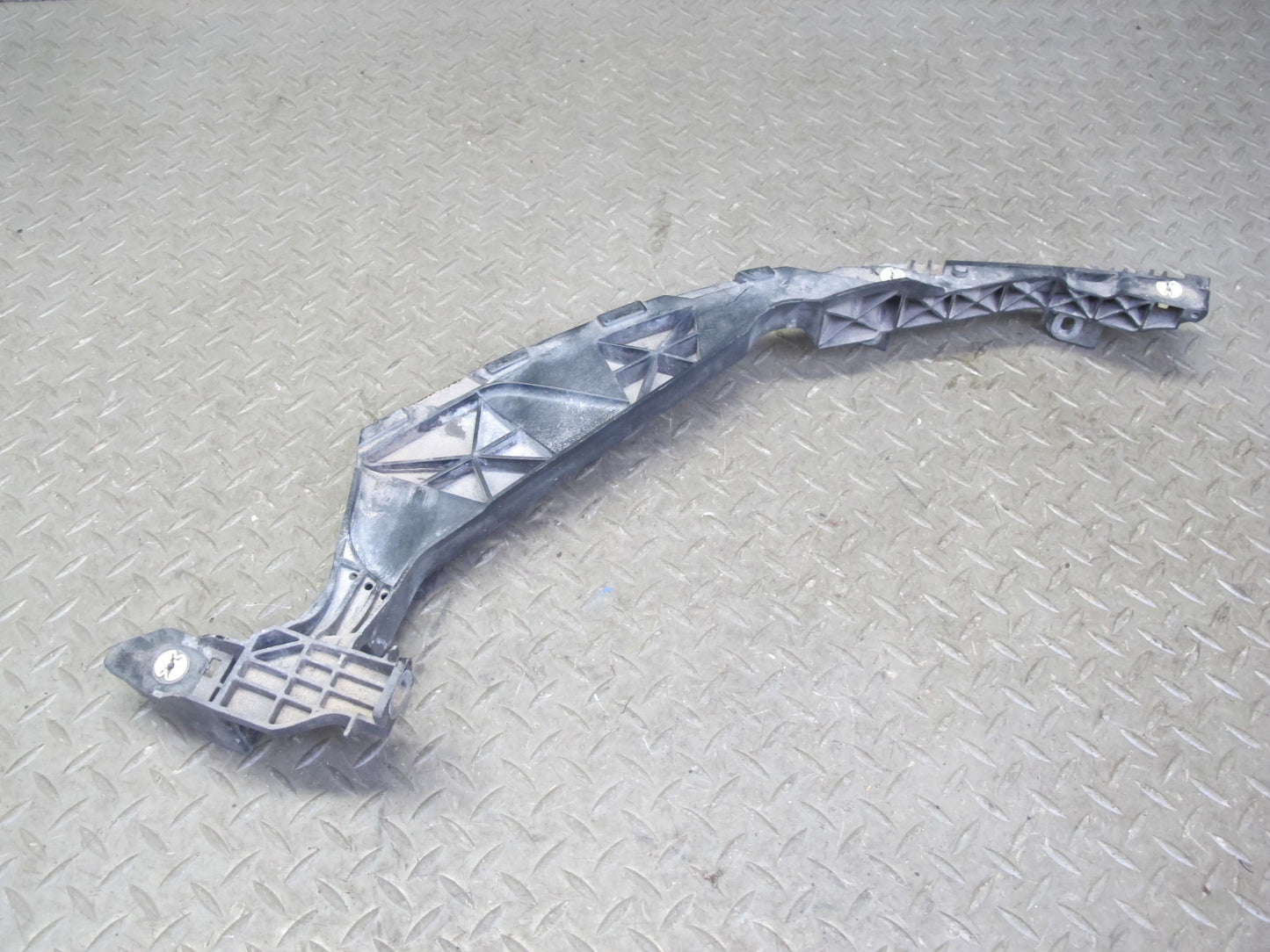 2015-2018 Porsche Macan Front Left & Right Radiator Mount Bracket Support Set