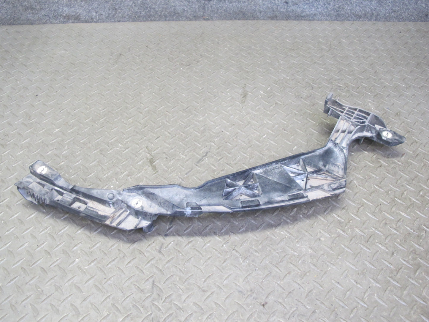 2015-2018 Porsche Macan Front Left & Right Radiator Mount Bracket Support Set