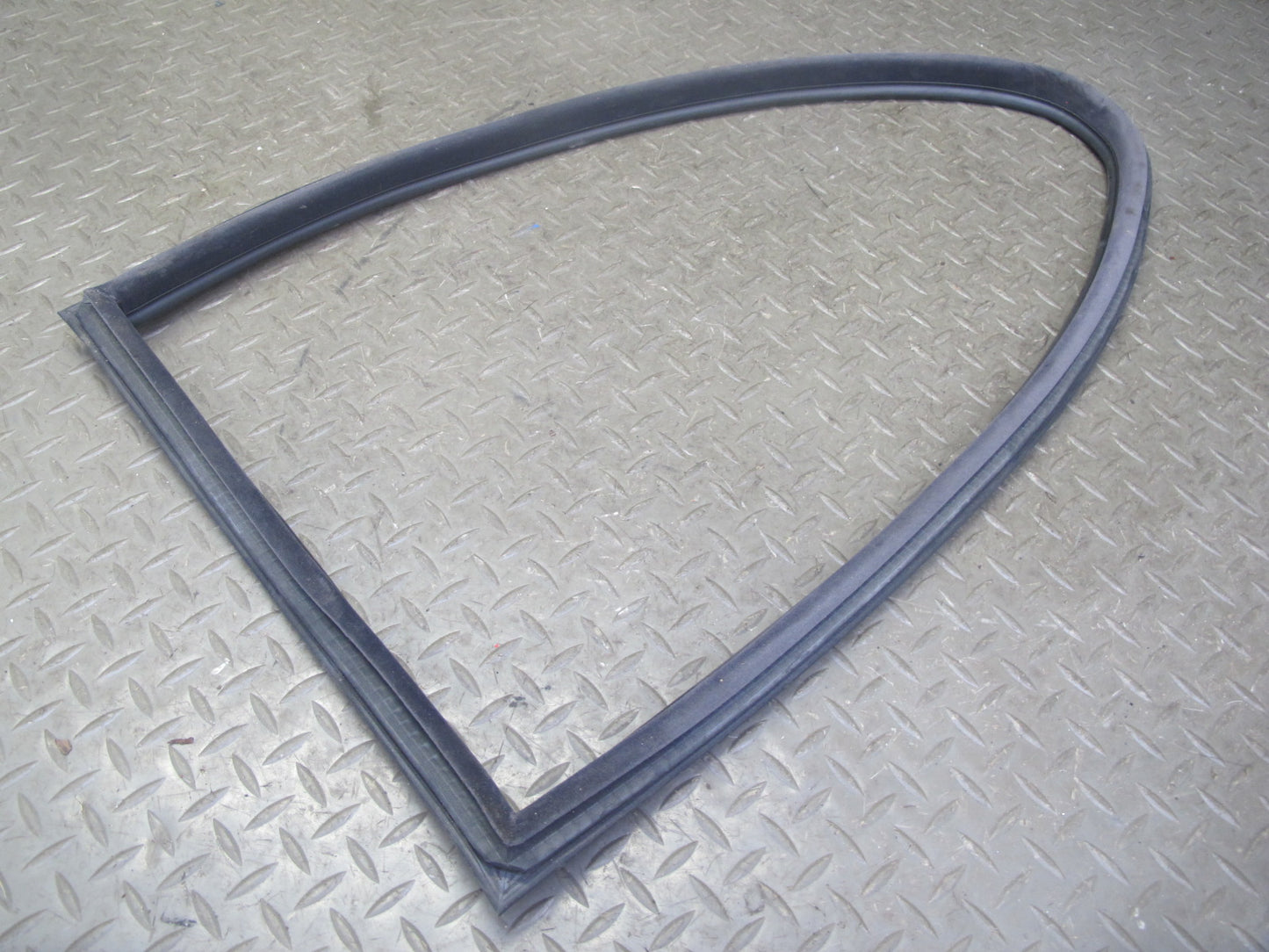 01-06 BMW E46 330Ci 3-SERIES Coupe Rear Right Quarter Glass Window w Seal OEM