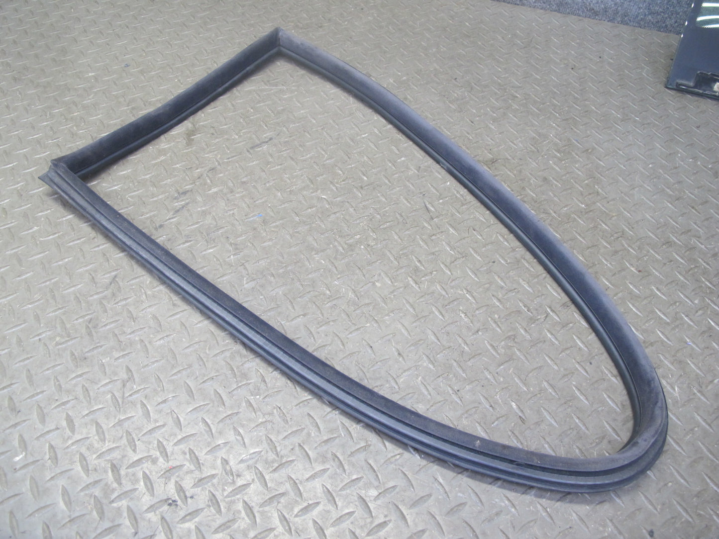 01-06 BMW E46 330Ci 3-SERIES Coupe Rear Right Quarter Glass Window w Seal OEM