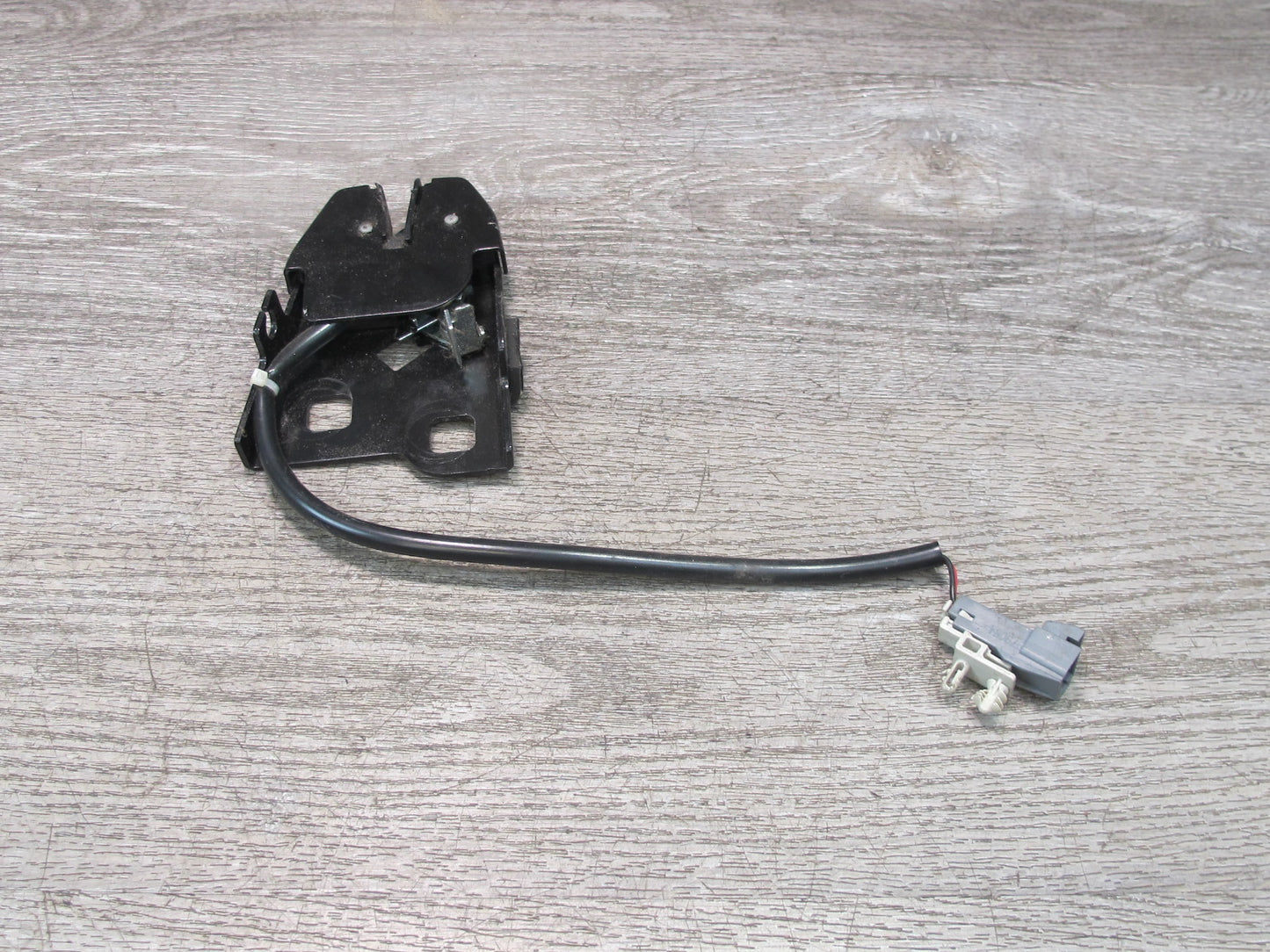 07-10 Saturn SKY Pontiac Solstice Rear Trunk Lid Lock Latch Actuator OEM