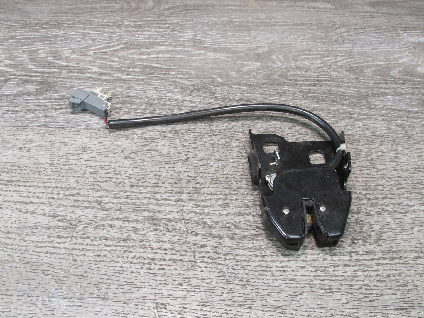 07-10 Saturn SKY Pontiac Solstice Rear Trunk Lid Lock Latch Actuator OEM