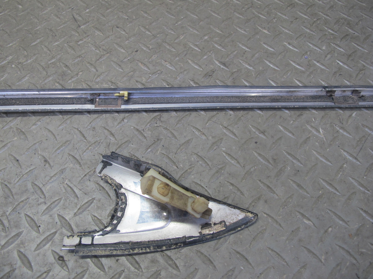 89-92 Toyota Supra MA70L Rear Right Quarter Glass Window w Molding Trim Set OEM