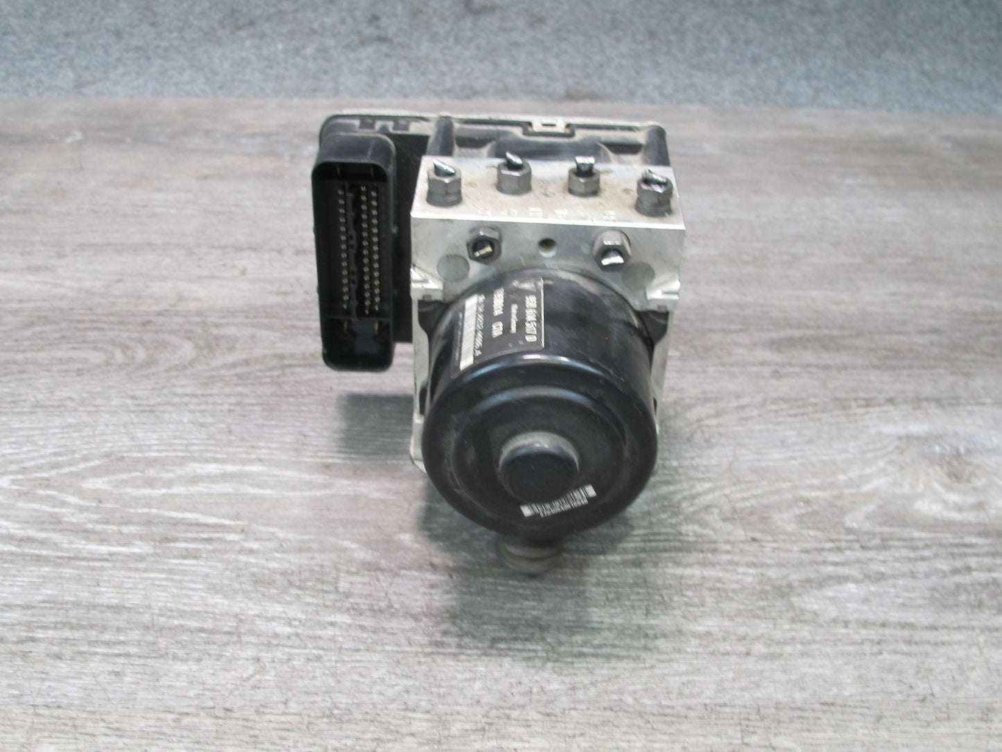 2015-2016 Porsche Macan Anti Lock Brake ABS Pump Module 95B614517D