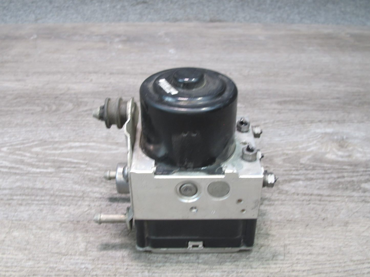 2015-2016 Porsche Macan Anti Lock Brake ABS Pump Module 95B614517D