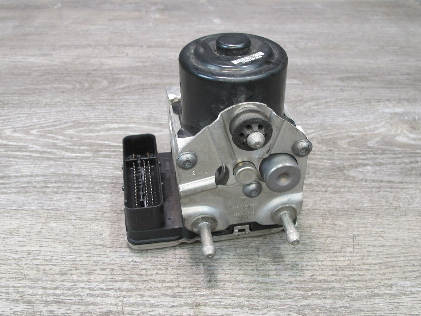 2015-2016 Porsche Macan Anti Lock Brake ABS Pump Module 95B614517D