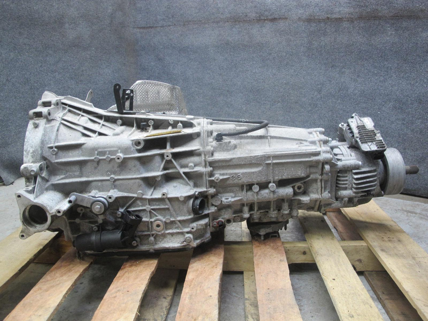 2015-2016 Porsche Macan S A5B02 A/T Automatic Transmission w Transfer Case 126k