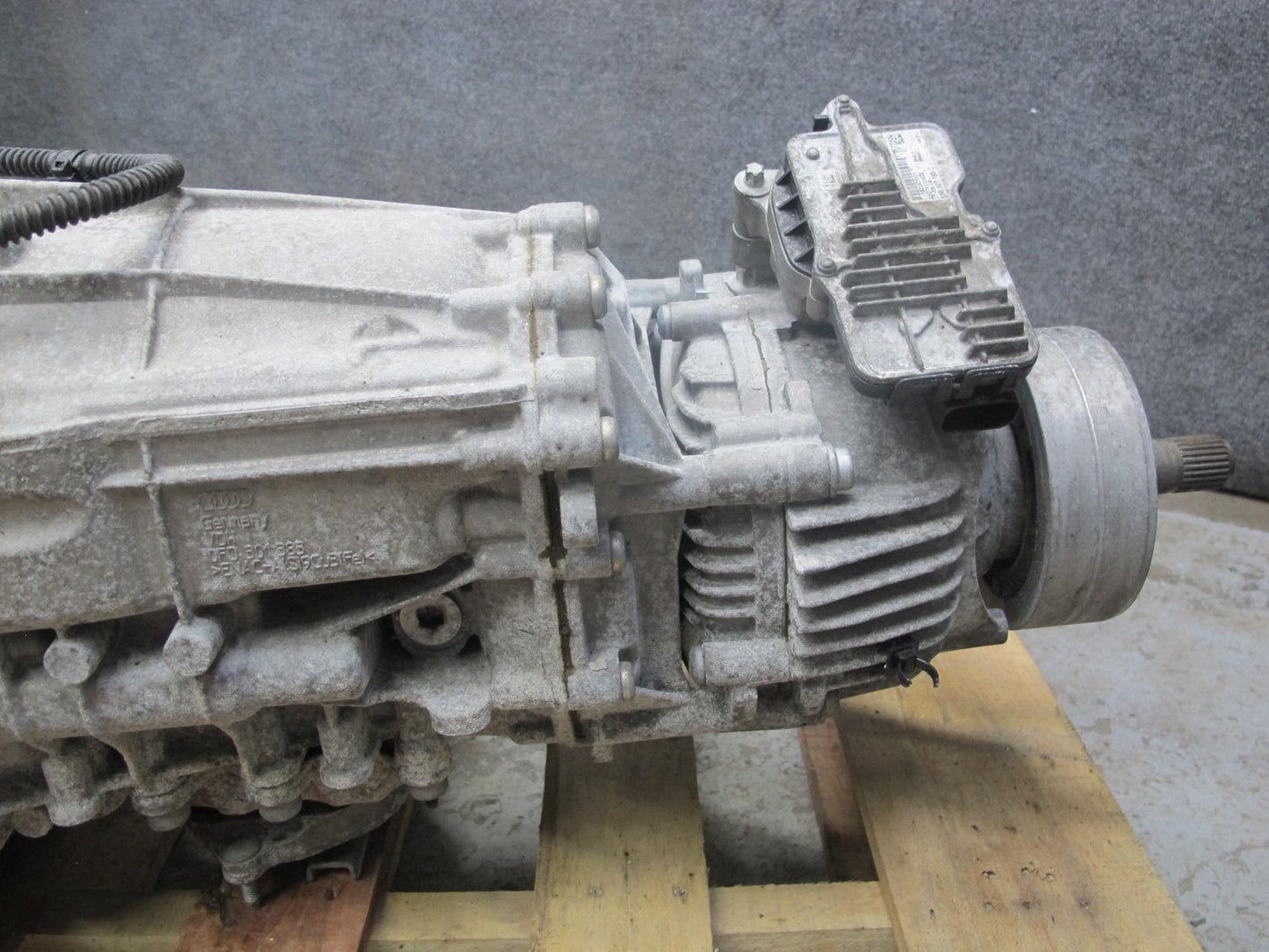 2015-2016 Porsche Macan S A5B02 A/T Automatic Transmission w Transfer Case 126k