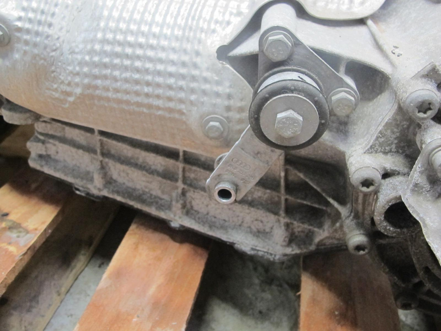 2015-2016 Porsche Macan S A5B02 A/T Automatic Transmission w Transfer Case 126k