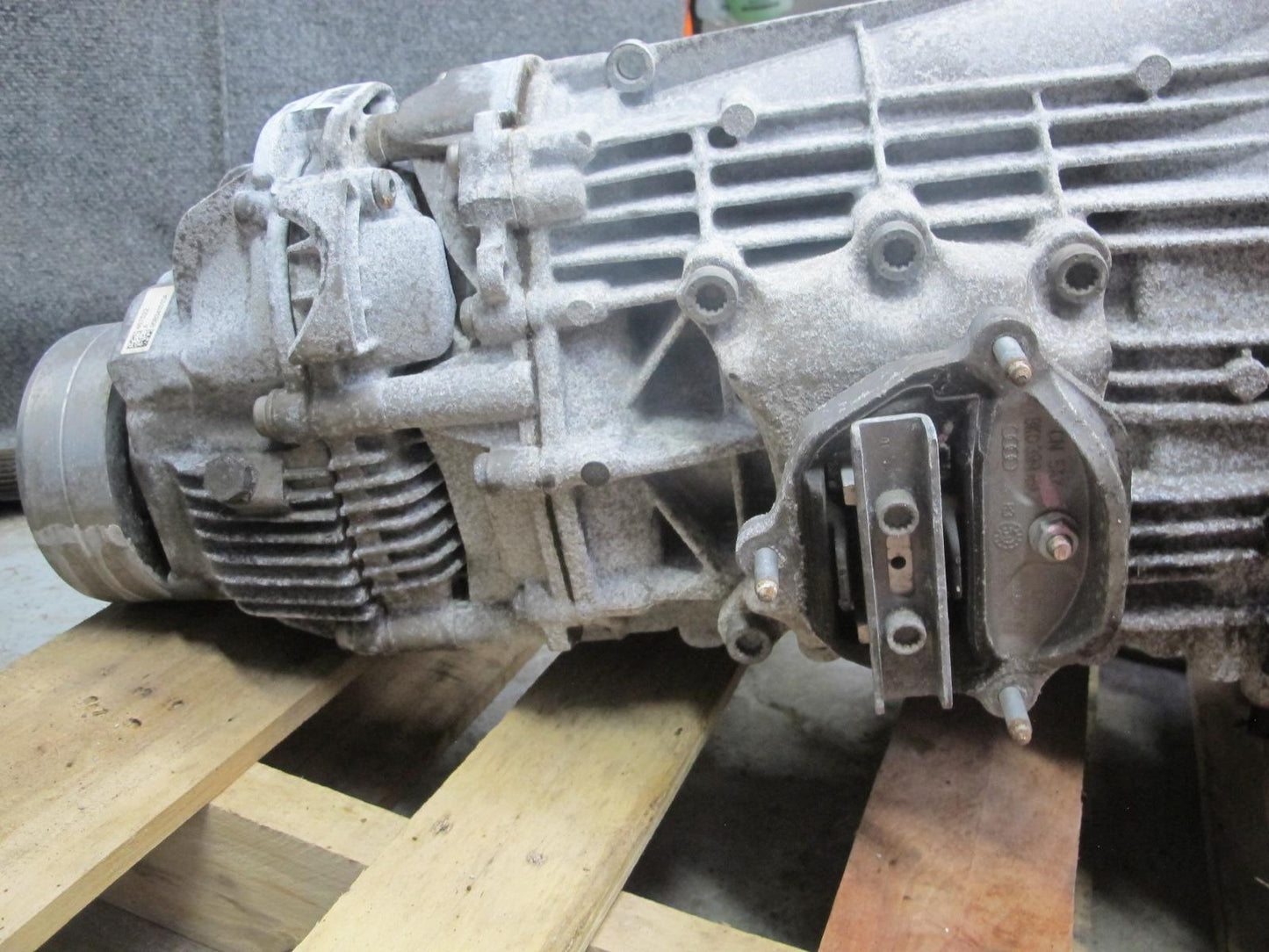 2015-2016 Porsche Macan S A5B02 A/T Automatic Transmission w Transfer Case 126k