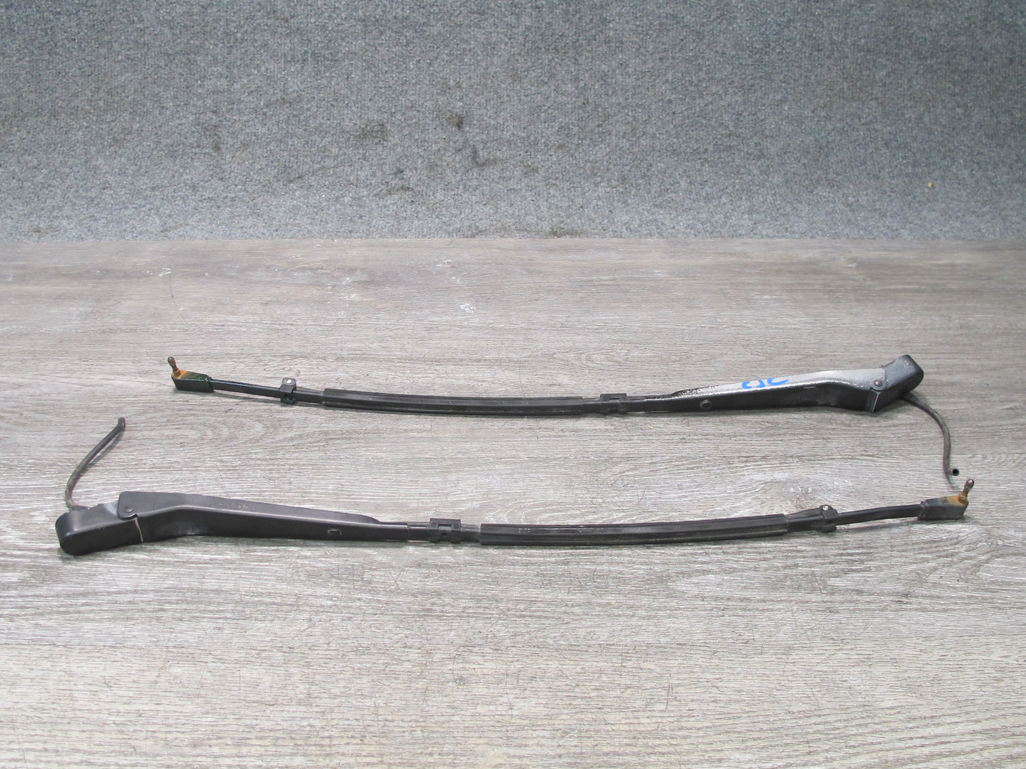 84-94 Chevrolet Corvette C4 Set of 2 Front Left & Right Windshield Wiper Arm OEM