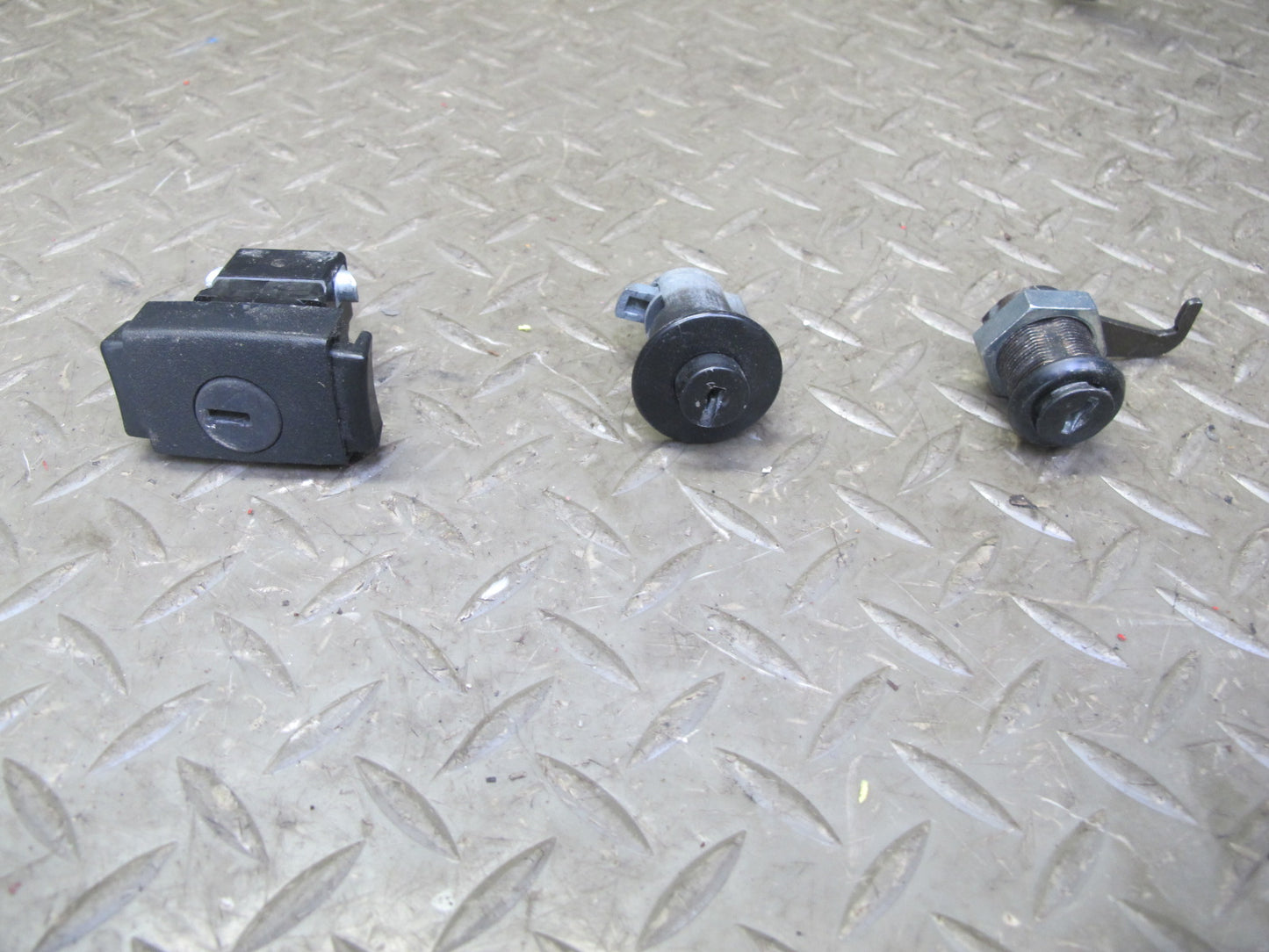 1993 Chevrolet Corvette C4 A/T Steering Column Ignition Switch Lock KEY Set OEM