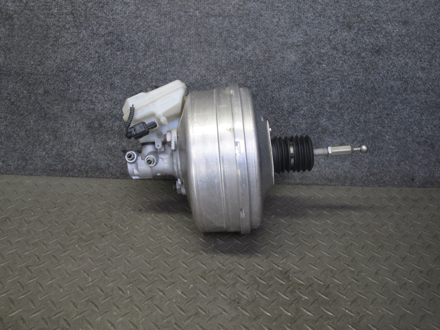 2015-2018 Porsche Macan Brake Master Cylinder Booster Fluid Reservoir