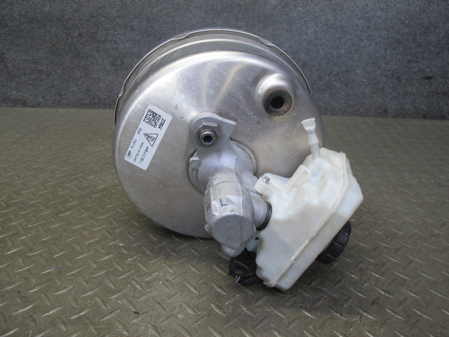 2015-2018 Porsche Macan Brake Master Cylinder Booster Fluid Reservoir