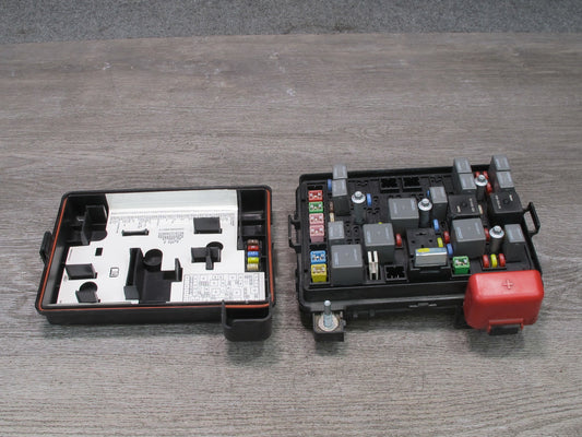 2008 Saturn SKY Redline 2.0L Under Hood Engine Fuse Relay Box 25826620 OEM