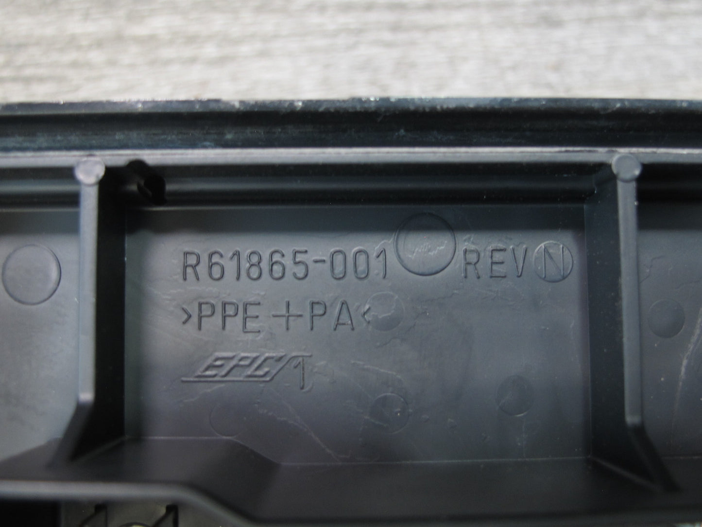 2008 Saturn SKY Redline 2.0L Under Hood Engine Fuse Relay Box 25826620 OEM