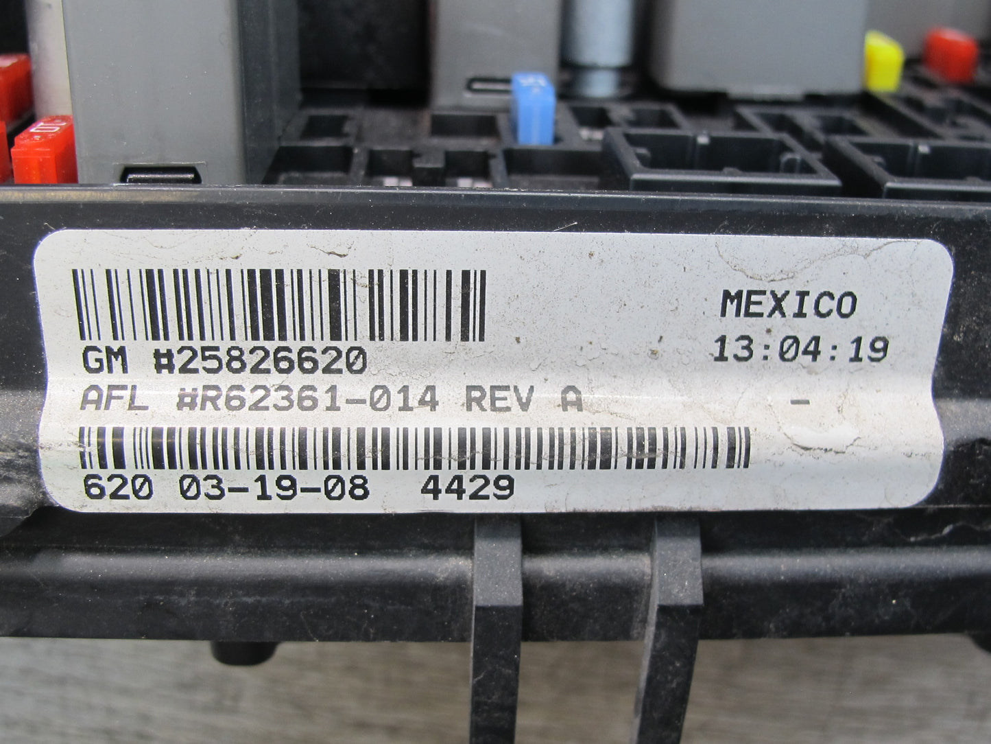 2008 Saturn SKY Redline 2.0L Under Hood Engine Fuse Relay Box 25826620 OEM
