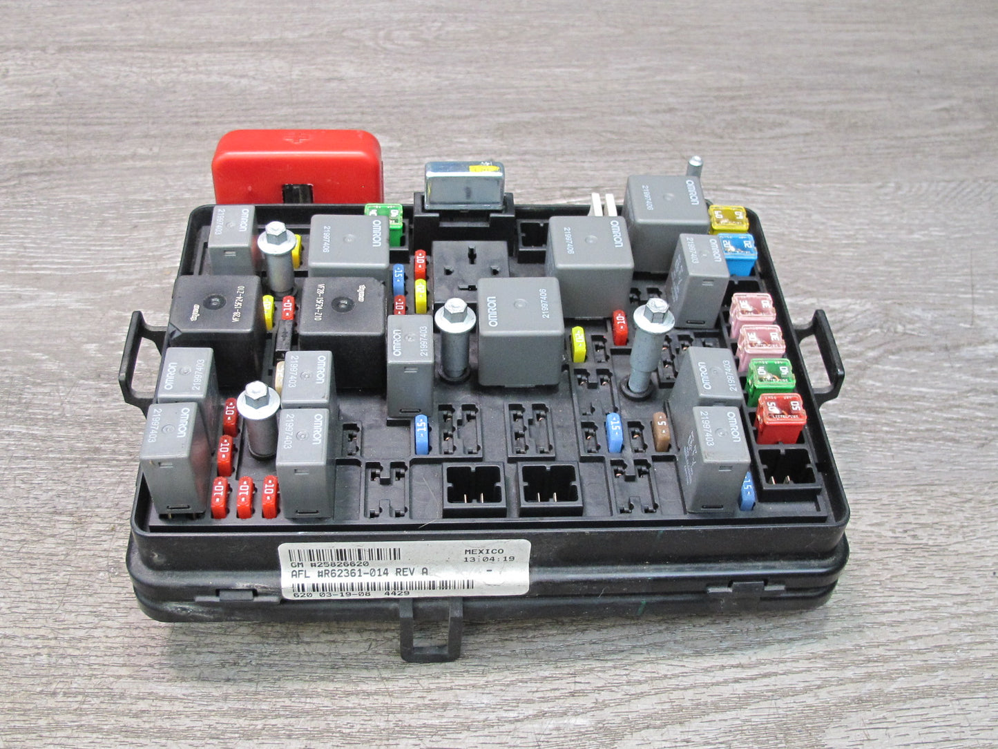 2008 Saturn SKY Redline 2.0L Under Hood Engine Fuse Relay Box 25826620 OEM