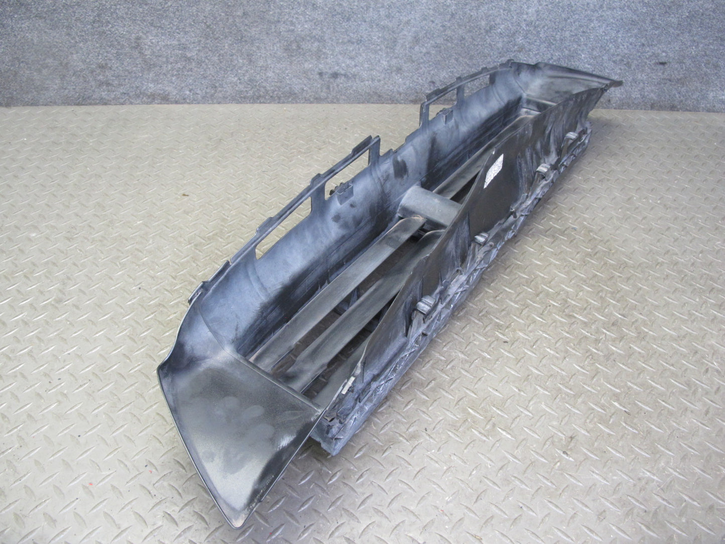 2015-2018 Porsche Macan Radiator Air Duct Louver Shutter Grille 95B121617