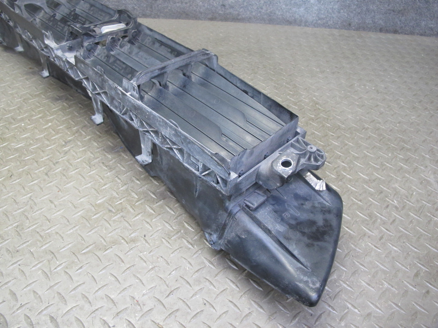 2015-2018 Porsche Macan Radiator Air Duct Louver Shutter Grille 95B121617