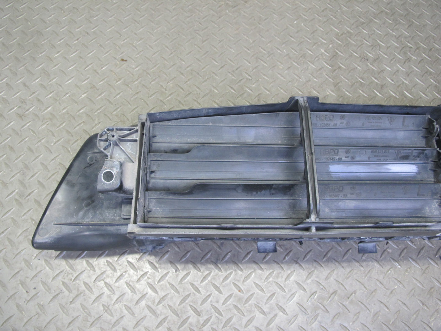 2015-2018 Porsche Macan Radiator Air Duct Louver Shutter Grille 95B121617