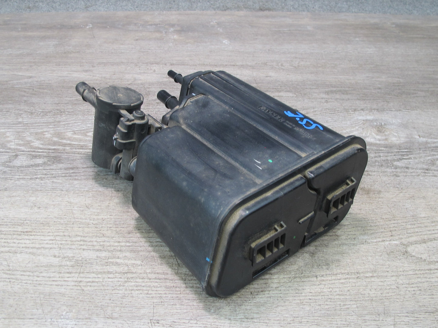 07-10 Saturn SKY Pontiac Solstice Fuel Evap Vapor Charcoal Canister OEM