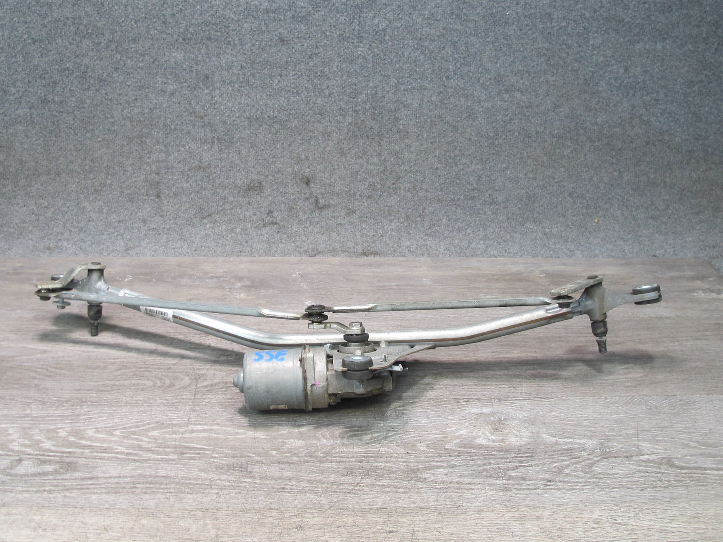 07-10 Saturn SKY Solstice Windshield Wiper Transmission Linkage w Motor OEM