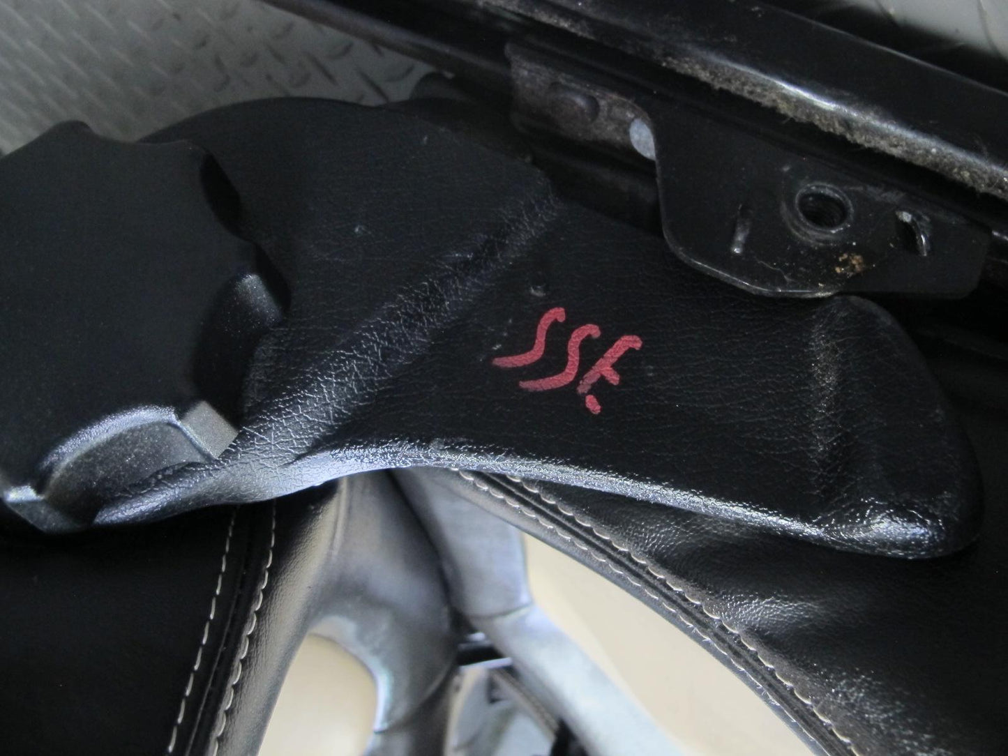 07-10 Saturn SKY Redline Set of 2 Front Left & Right Leather Seat Black TAN OEM