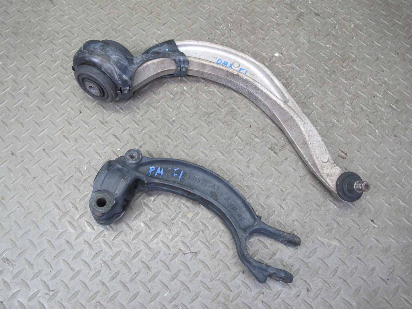 2015-2018 Porsche Macan Front Left Lower Control Arm Fork Set of 2