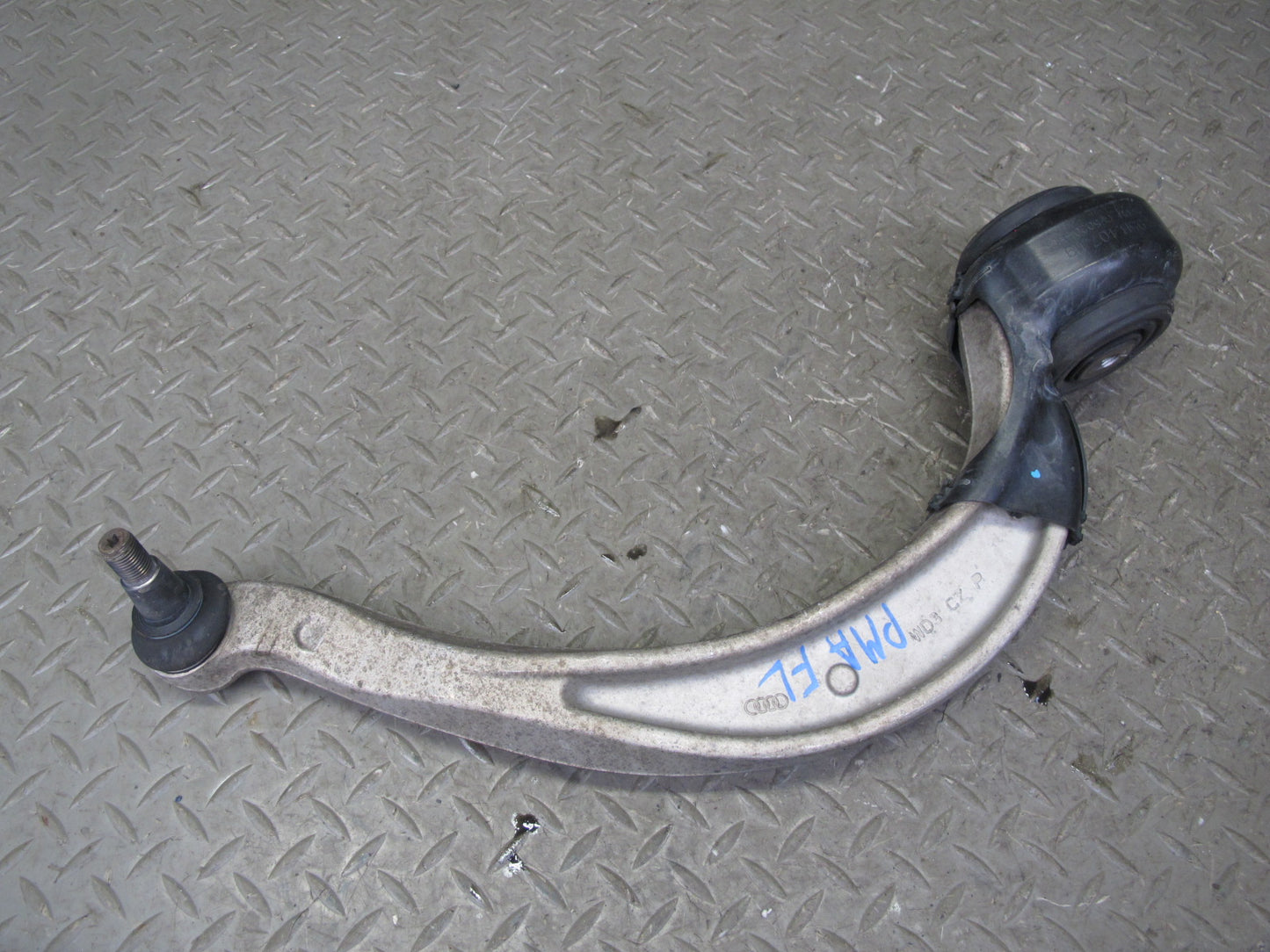 2015-2018 Porsche Macan Front Left Lower Control Arm Fork Set of 2