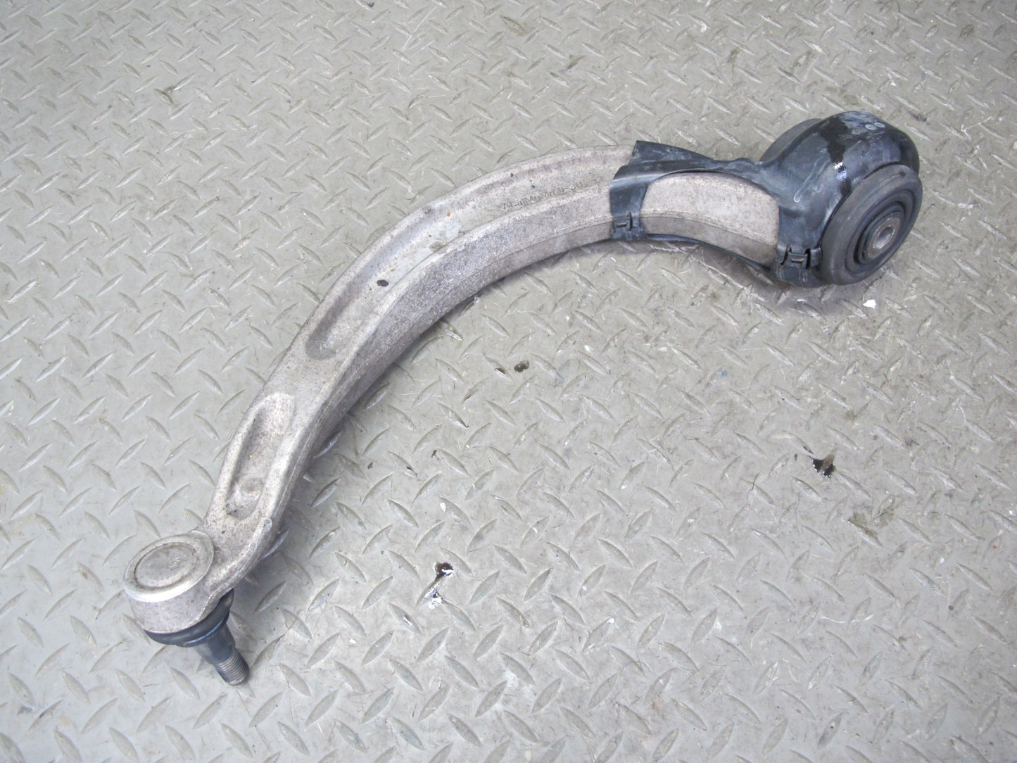 2015-2018 Porsche Macan Front Left Lower Control Arm Fork Set of 2