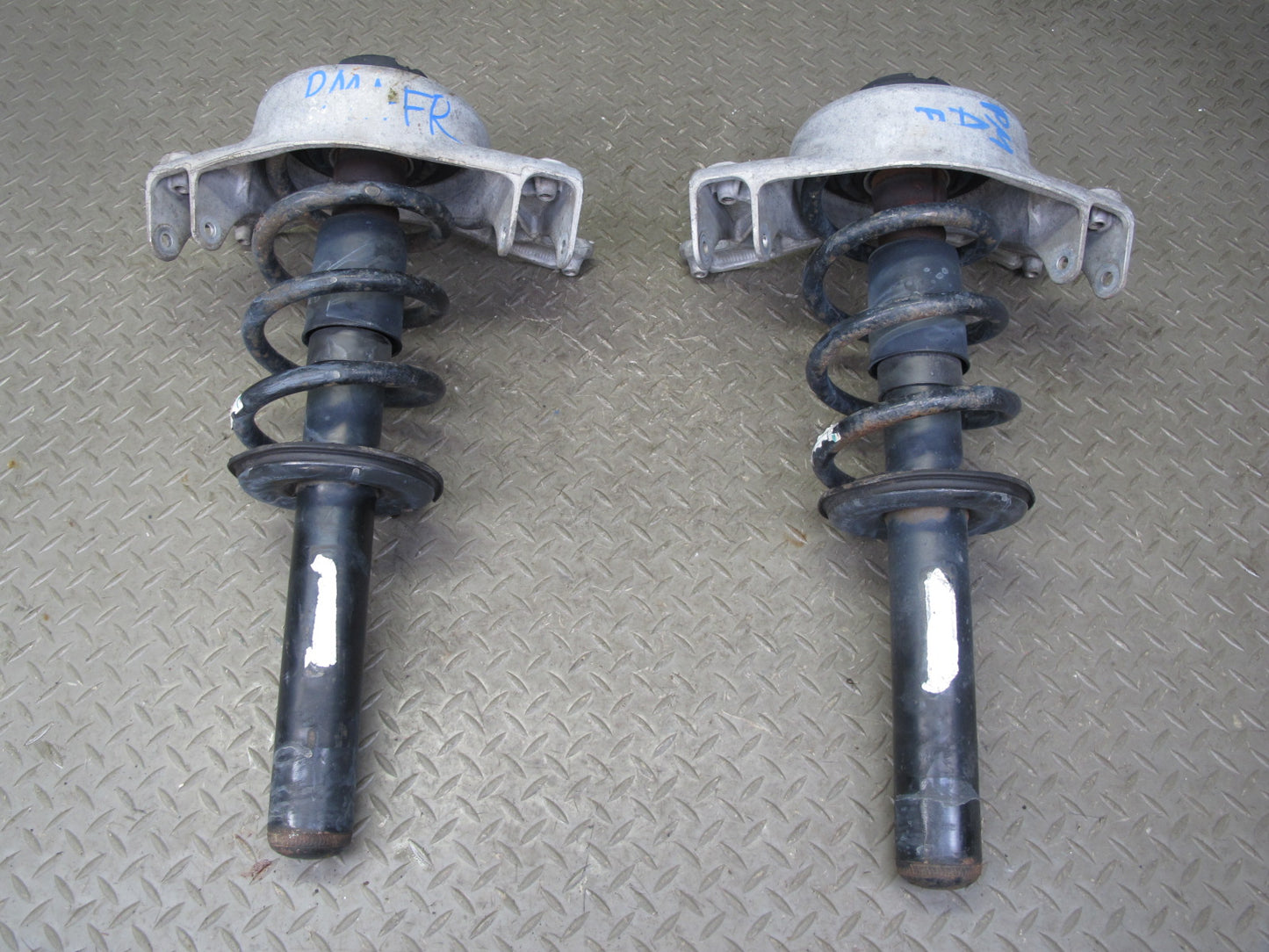 2015-2018 Porsche Macan AWD Front Left & Right Strut Shock Absorber Set of 2