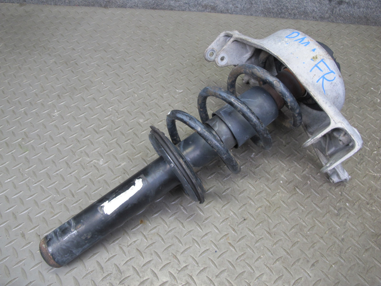 2015-2018 Porsche Macan AWD Front Left & Right Strut Shock Absorber Set of 2