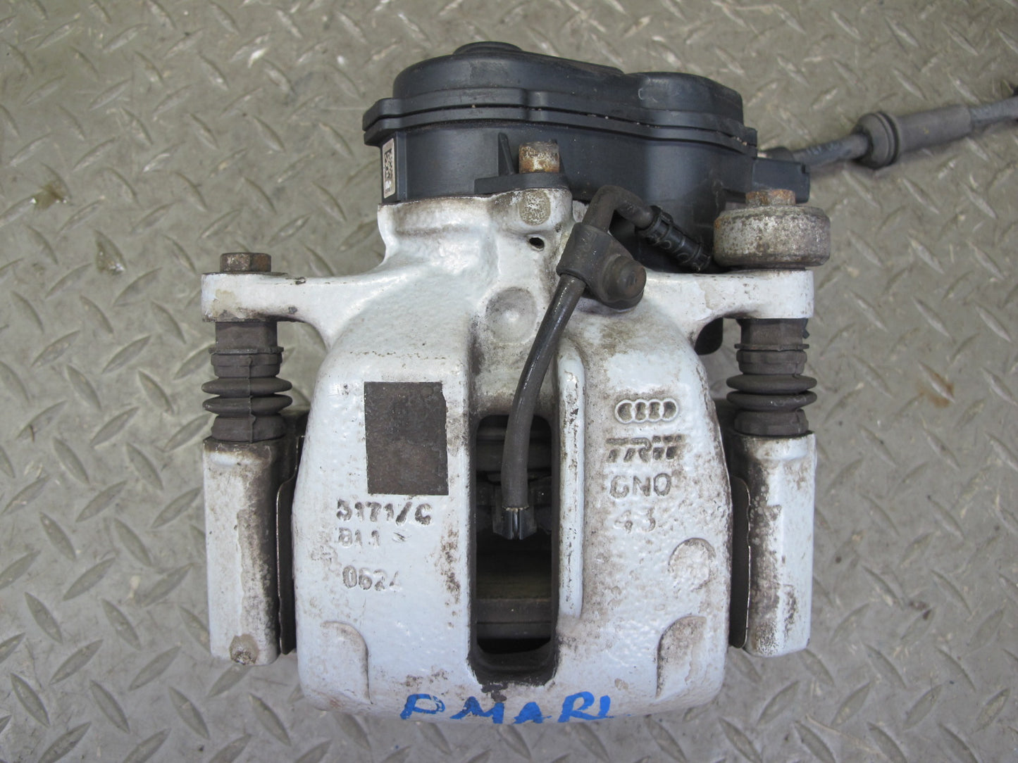 2015-2018 Porsche Macan S Rear Left & Right Brake Caliper Set of 2