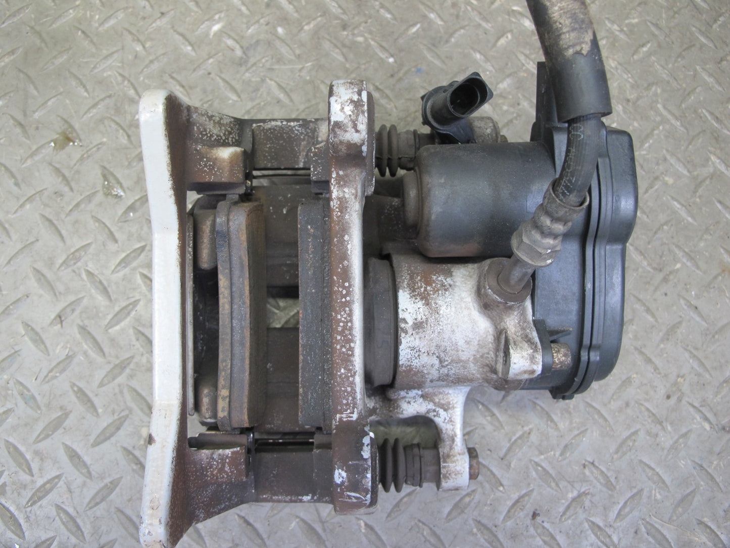 2015-2018 Porsche Macan S Rear Left & Right Brake Caliper Set of 2