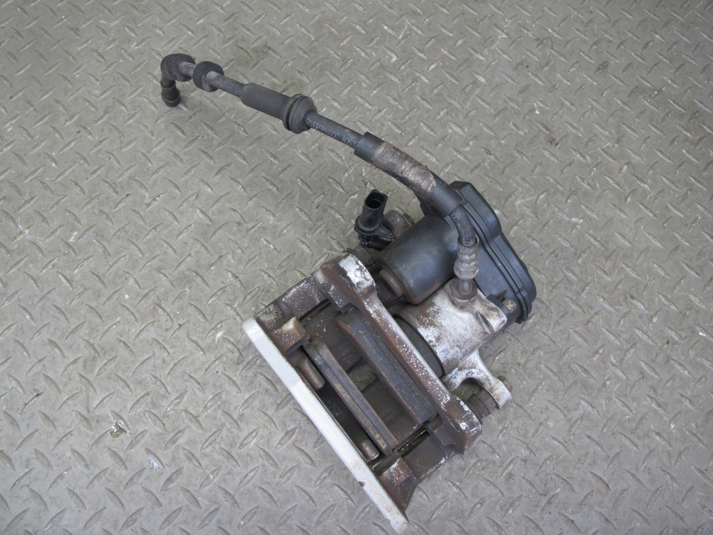 2015-2018 Porsche Macan S Rear Left & Right Brake Caliper Set of 2