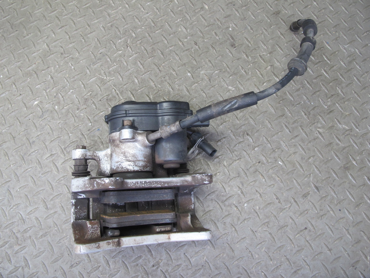 2015-2018 Porsche Macan S Rear Left & Right Brake Caliper Set of 2